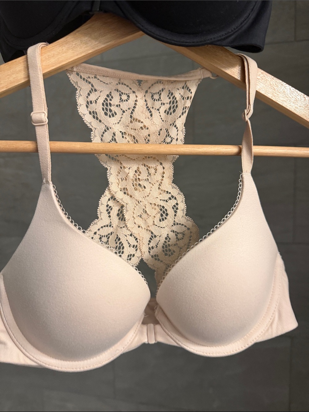 VICTORIA’S SECRET Women's Lace Racerback T-Shirt Bra - Black and Cream- Size 32B - Picture 4 of 12